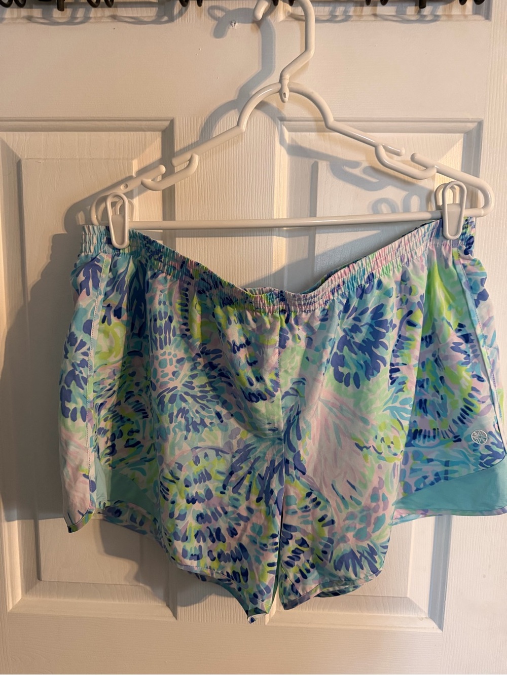 Lilly Pulitzer Luxletic Shorts, Women’s XL - Picture 2 of 3